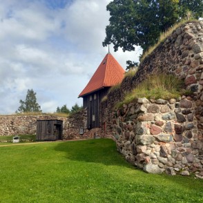Alūksnes viduslaiku pils Dienvidu tornis Alūksnes viduslaiku pils Dienvidu tornis
