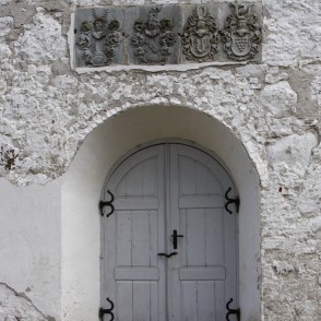 Puzes baznīcas ieejas portāls Puzes baznīcas ieejas portāls