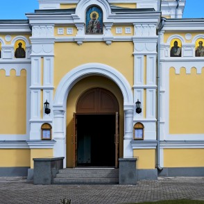 Ventspils pareizticīgo baznīcas ieejas portāls Ventspils pareizticīgo baznīcas ieejas portāls