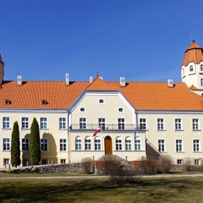 Suntažu muižas pils un muzejs Suntažu muižas pils un muzejs