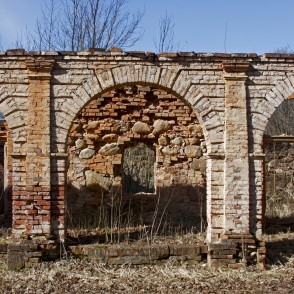 Puzenieku muižas klēts ar arkādi Puzenieku muižas klēts ar arkādi