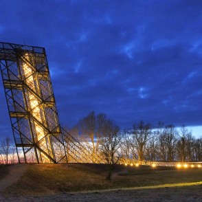 Kuldīgas skatu tornis naktī Kuldīgas skatu tornis naktī