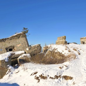 Ziemas ainava ar Liepājas ziemeļu fortu drupām Ziemas ainava ar Liepājas ziemeļu fortu drupām