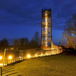 Izgaismots Kuldīgas skatu tornis Izgaismots Kuldīgas skatu tornis