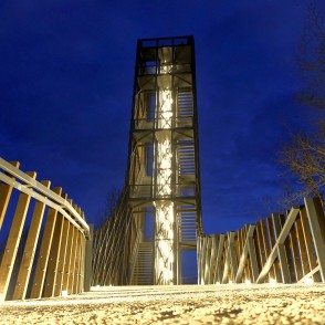 Izgaismots Kuldīgas skatu tornis Izgaismots Kuldīgas skatu tornis