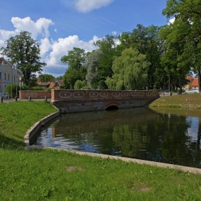 Mūra tilts pār Alekšupīti (Kuldīga) Mūra tilts pār Alekšupīti (Kuldīga)