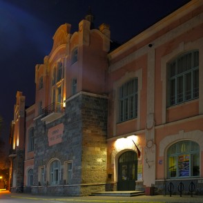 Ventspils Jaunrades nams naktī Ventspils Jaunrades nams naktī