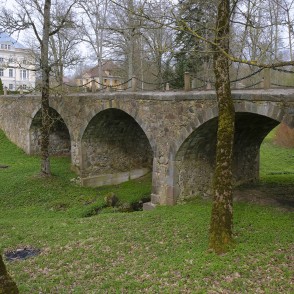 Kazdangas akmens tilts pavasarī Kazdangas akmens tilts pavasarī