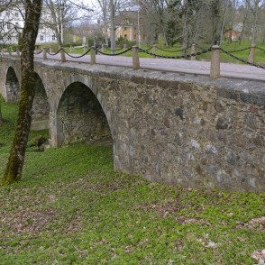 Kazdangas akmens tilts pavasarī Kazdangas akmens tilts pavasarī