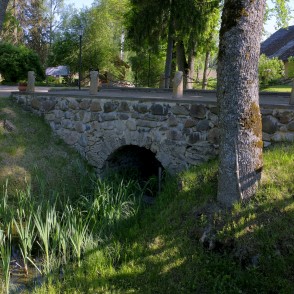 Arkveida akmens tiltiņš pie Veselavas muižas Arkveida akmens tiltiņš pie Veselavas muižas