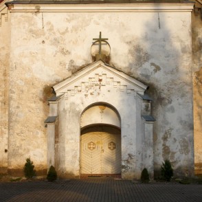 Dundagas luterāņu baznīcas ieejas portāls Dundagas luterāņu baznīcas ieejas portāls