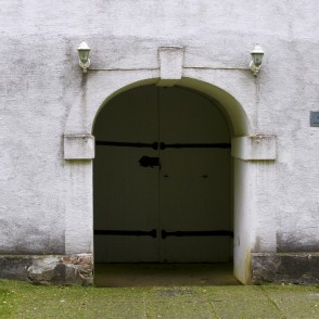 Nīgrandes luterāņu baznīcas ieejas portāls Nīgrandes luterāņu baznīcas ieejas portāls