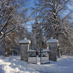 Popes evaņģēliski luteriskā baznīca ziemā Popes evaņģēliski luteriskā baznīca ziemā