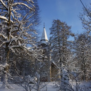 Popes evaņģēliski luteriskā baznīca ziemā Popes evaņģēliski luteriskā baznīca ziemā