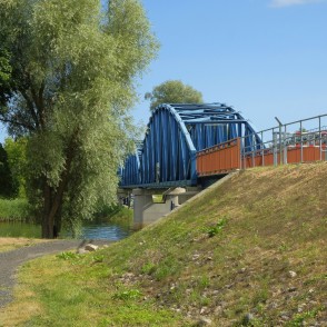 Gājēju tilts pār Gauju Carnikavā Gājēju tilts pār Gauju Carnikavā