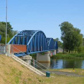 Gājēju tilts pār Gauju Carnikavā Gājēju tilts pār Gauju Carnikavā