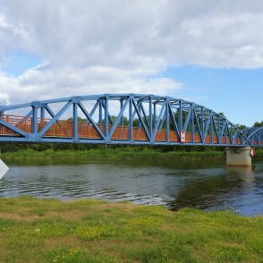 Gājēju tilts pār Gauju Carnikavā Gājēju tilts pār Gauju Carnikavā