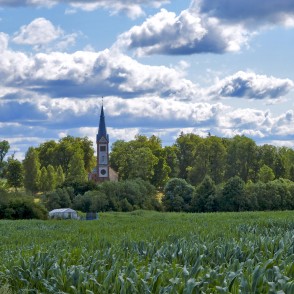 Ainava ar Krimuldas luterāņu baznīcu Ainava ar Krimuldas luterāņu baznīcu