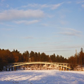 Arkveida gājēju tilts pār Ogres upi Arkveida gājēju tilts pār Ogres upi