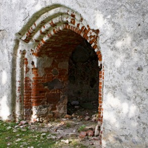 Embūtes baznīcas ieejas portāls Embūtes baznīcas ieejas portāls