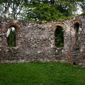 Embūtes luterāņu baznīcas drupas Embūtes luterāņu baznīcas drupas