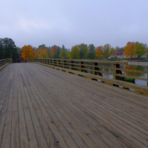 Alūksnes Pilssalas koka tilts Alūksnes Pilssalas koka tilts