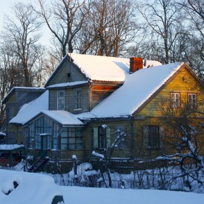 Koka māja Kuldīgā, ziemā Koka māja Kuldīgā, ziemā