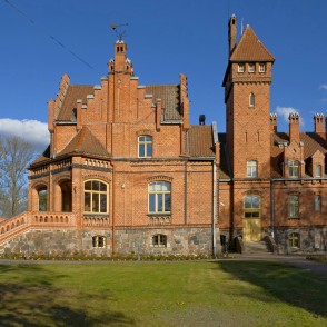 Jaunmoku pils pavasarī Jaunmoku pils pavasarī