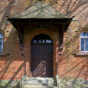 Rudbāržu luterāņu baznīcas ieejas portāls Rudbāržu luterāņu baznīcas ieejas portāls