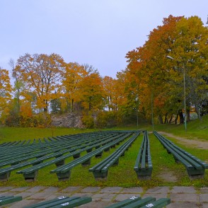 Alūksnes viduslaiku pils un estrāde Alūksnes viduslaiku pils un estrāde