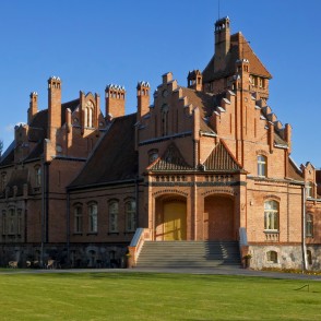 Jaunmoku pils centrālā fasāde Jaunmoku pils centrālā fasāde