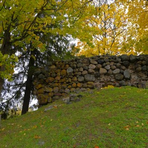 Alūksnes pilsdrupu mūra fragments Alūksnes pilsdrupu mūra fragments