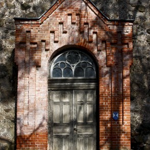 Dārtes luterāņu baznīcas ieejas portāls Dārtes luterāņu baznīcas ieejas portāls