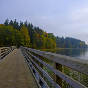 Pa gājēju tiltu uz Tempļa kalnu Pa gājēju tiltu uz Tempļa kalnu