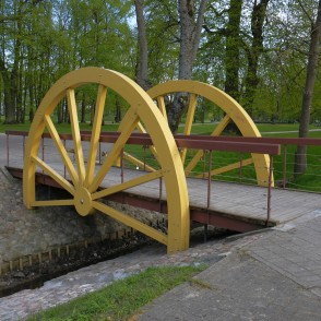 Tiltiņš Reņķa dārzā Tiltiņš Reņķa dārzā