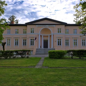 Tāšu-Padures muižas pils Tāšu-Padures muižas pils