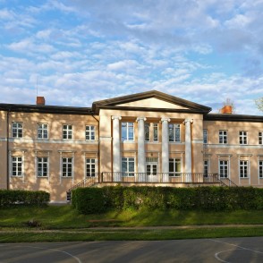 Tāšu-Padures muižas pils Tāšu-Padures muižas pils