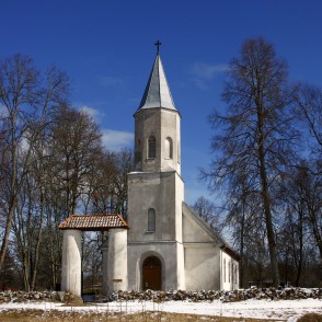 Rendas luterāņu baznīca ziemā Rendas luterāņu baznīca ziemā