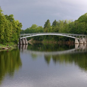 Gājēju tilts pār Ogres upi (Līkais tilts) Gājēju tilts pār Ogres upi (Līkais tilts)