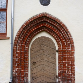 Kuldīgas Sv. Katrīnas baznīcas Dienvidu portāls Kuldīgas Sv. Katrīnas baznīcas Dienvidu portāls