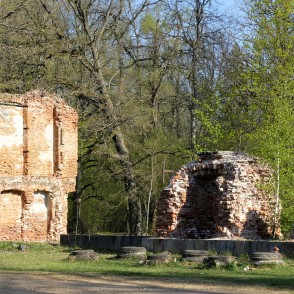 Elejas muižas drupas Elejas muižas drupas