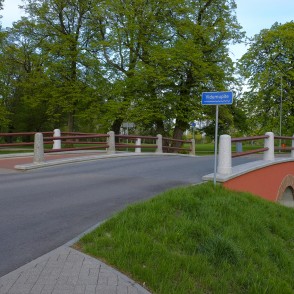 Sarkana tilta brauktuve, Reņķa dārzs, Ventspils Sarkana tilta brauktuve, Reņķa dārzs, Ventspils