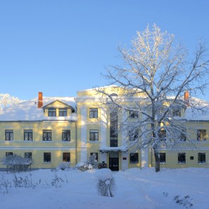 Cēres muižas kungu māja ziemā Cēres muižas kungu māja ziemā