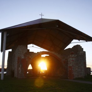 Ikšķiles baznīcas drupas uz Sv. Meinarda salas Ikšķiles baznīcas drupas uz Sv. Meinarda salas
