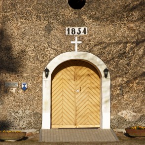 Rojas luterāņu baznīcas ieejas portāls Rojas luterāņu baznīcas ieejas portāls