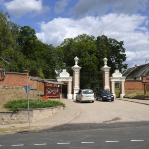 Bebrenes muižas vārti Bebrenes muižas vārti