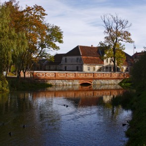 Mūra tilts pār Alekšupīti (Kuldīga) Mūra tilts pār Alekšupīti (Kuldīga)