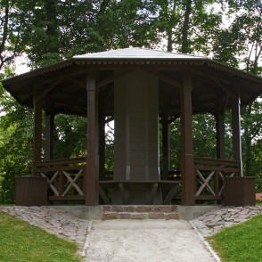 Lapene Kuldīgas pilsētas dārzā Lapene Kuldīgas pilsētas dārzā