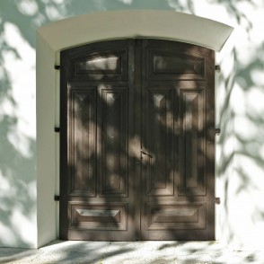 Vecauces luterāņu baznīcas ieejas portāls Vecauces luterāņu baznīcas ieejas portāls