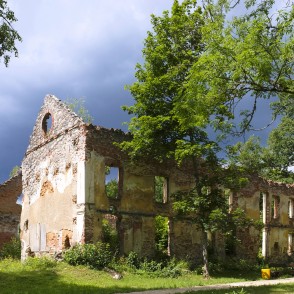Asares muižas kungu mājas drupas Asares muižas kungu mājas drupas